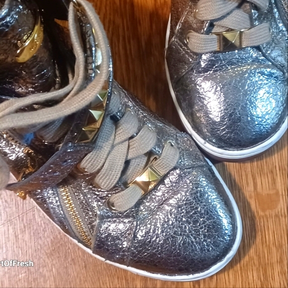 Michael Kors Gold Sneakers with Sleek Design - Picture 10 of 16